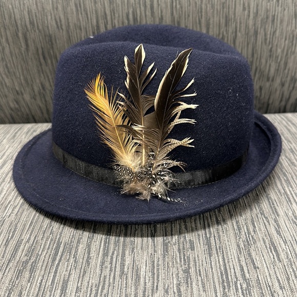 Women’s Wool Hat - Picture 2 of 6